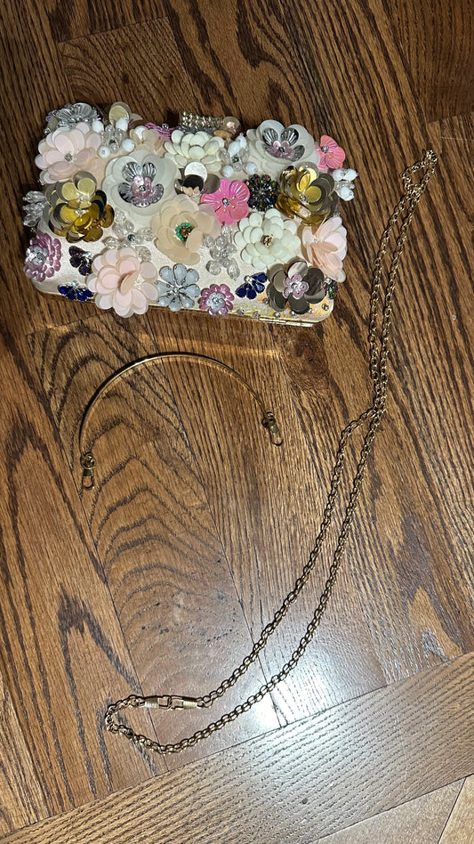 FLOWER BED CLUTCH